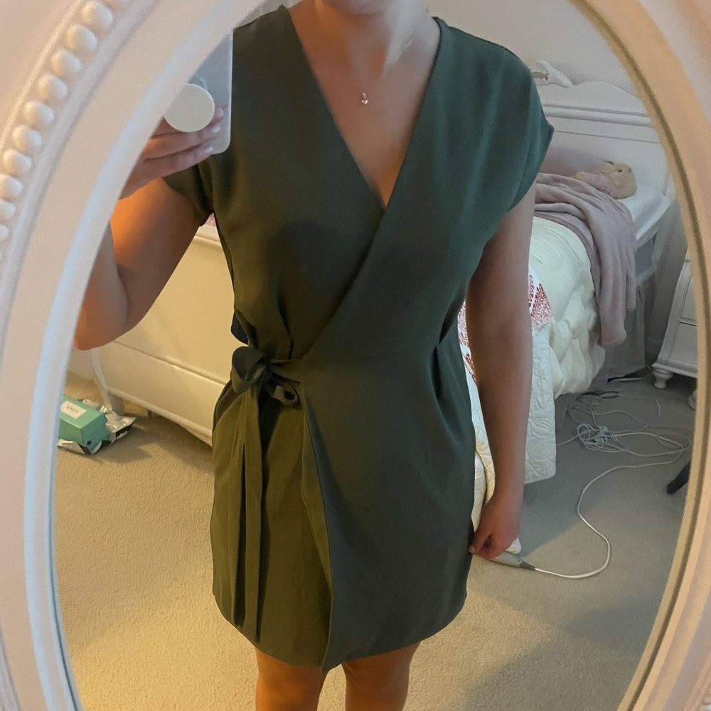 Great summer work dress! Only have worn a few times.